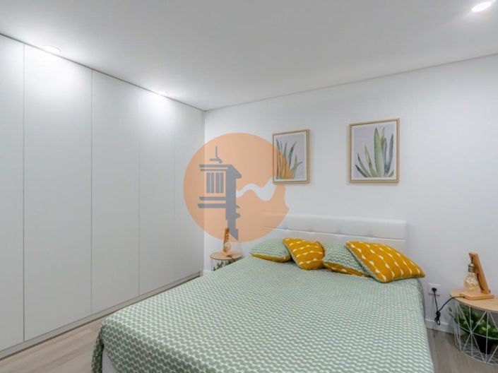 Image No.19-4 Bed House for sale