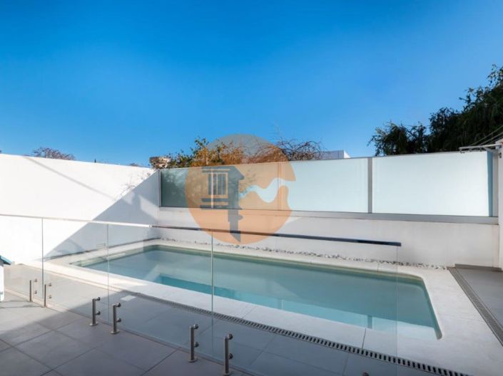 Image No.2-4 Bed House for sale