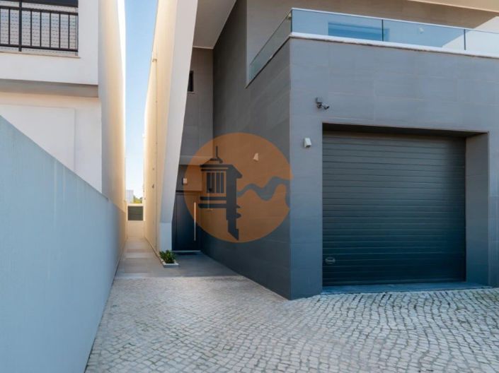 Image No.23-4 Bed House for sale