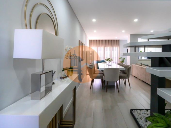 Image No.3-4 Bed House for sale