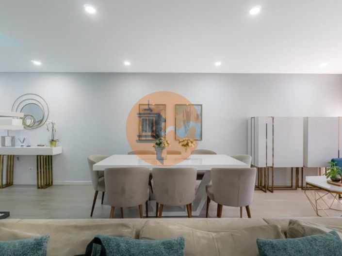 Image No.5-4 Bed House for sale