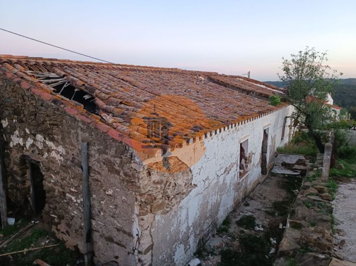 Image No.1-3 Bed Farmhouse for sale