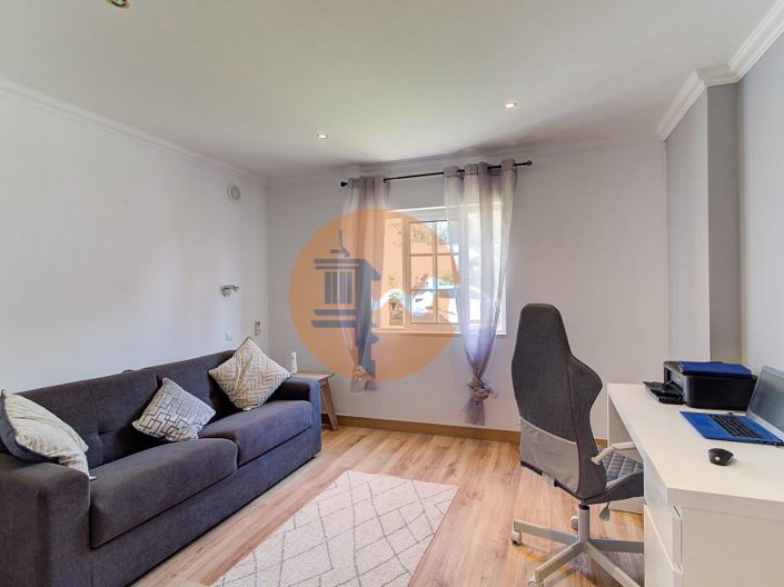 Image No.17-5 Bed House for sale