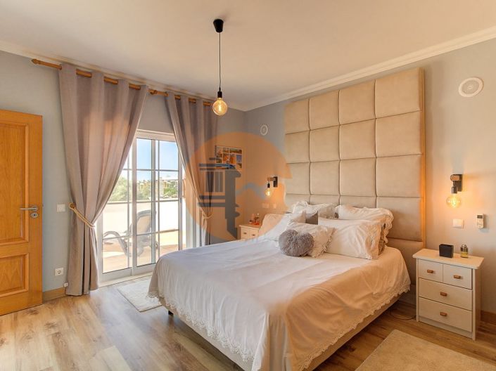 Image No.18-5 Bed House for sale