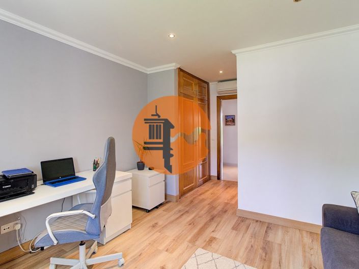 Image No.16-5 Bed House for sale