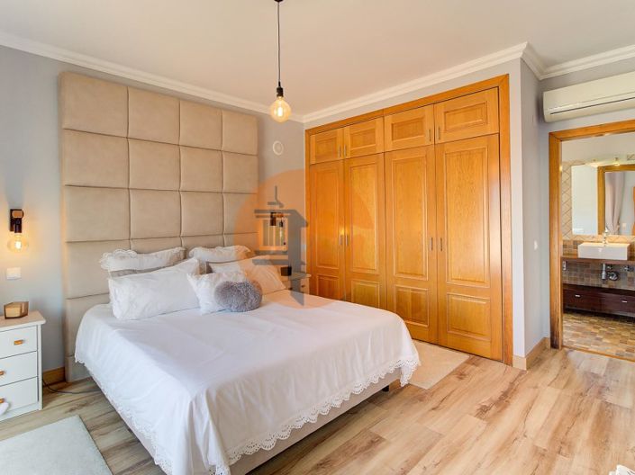 Image No.19-5 Bed House for sale