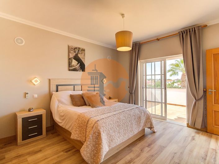 Image No.20-5 Bed House for sale