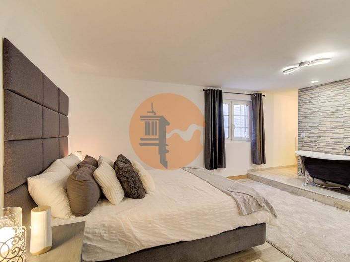 Image No.21-5 Bed House for sale