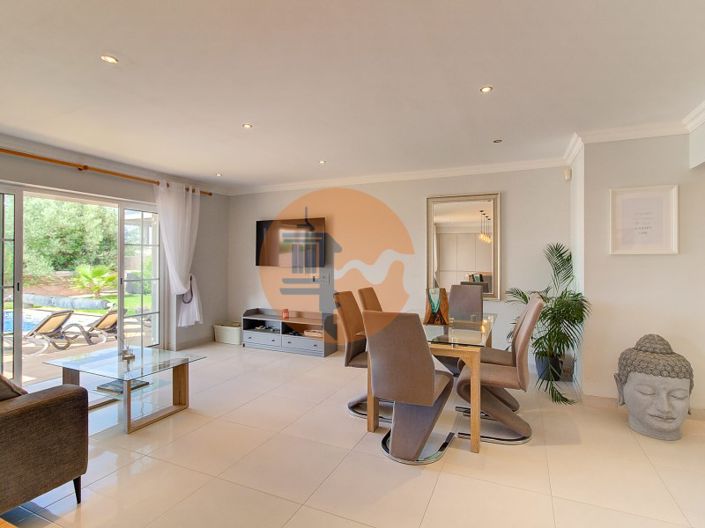 Image No.25-5 Bed House for sale