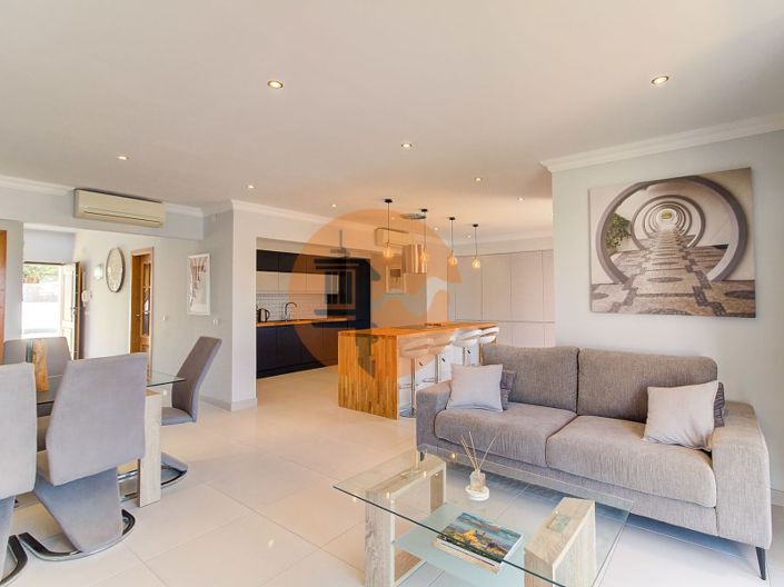 Image No.30-5 Bed House for sale