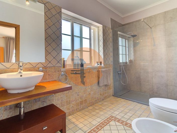 Image No.33-5 Bed House for sale