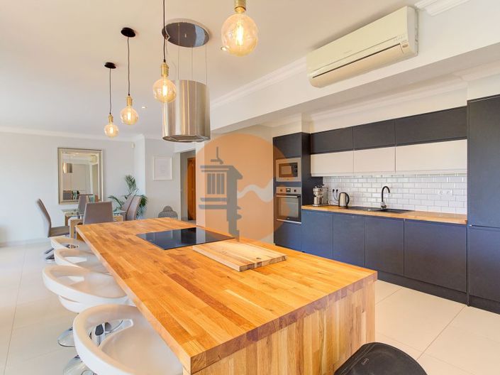 Image No.8-5 Bed House for sale