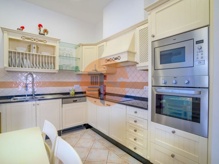 Image No.2-4 Bed House for sale