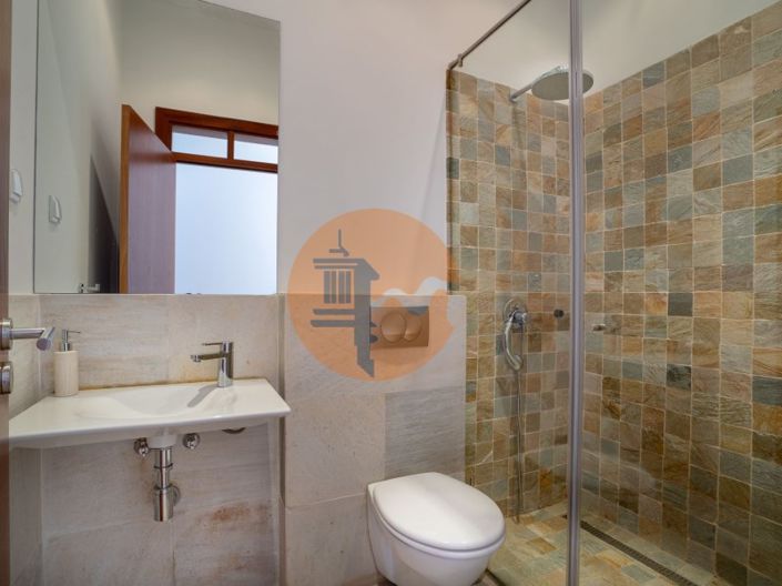 Image No.34-4 Bed House for sale