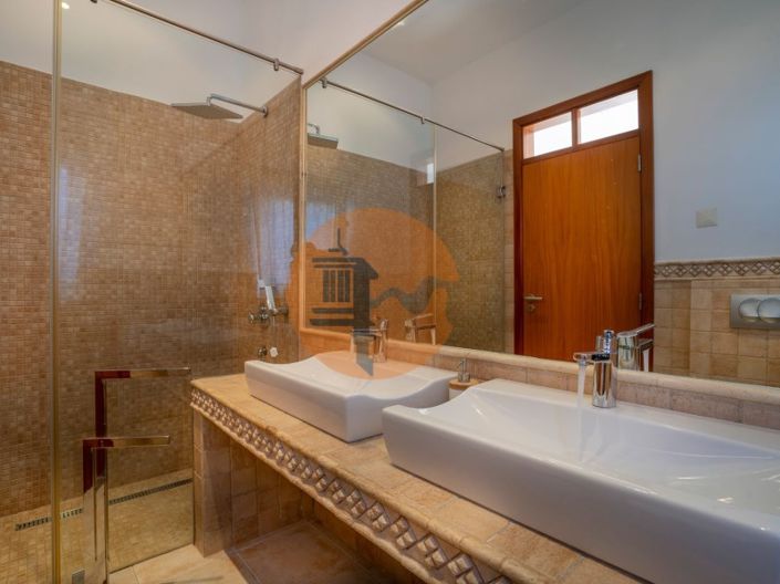 Image No.49-4 Bed House for sale