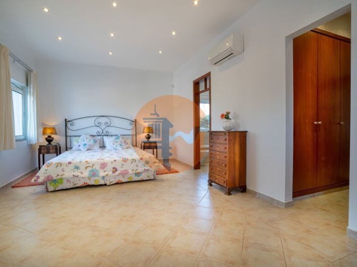 Image No.52-4 Bed House for sale