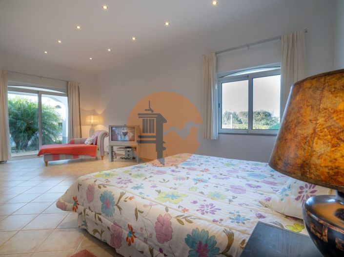 Image No.55-4 Bed House for sale