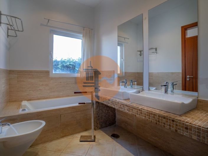 Image No.59-4 Bed House for sale