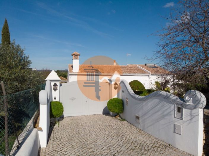 Image No.6-4 Bed House for sale