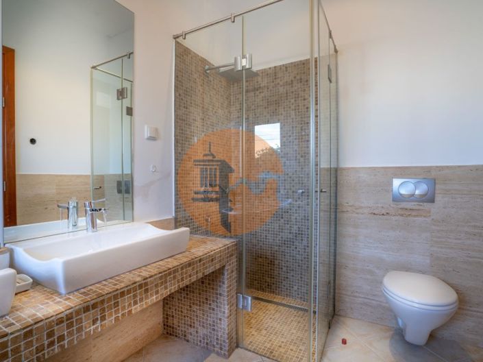 Image No.60-4 Bed House for sale