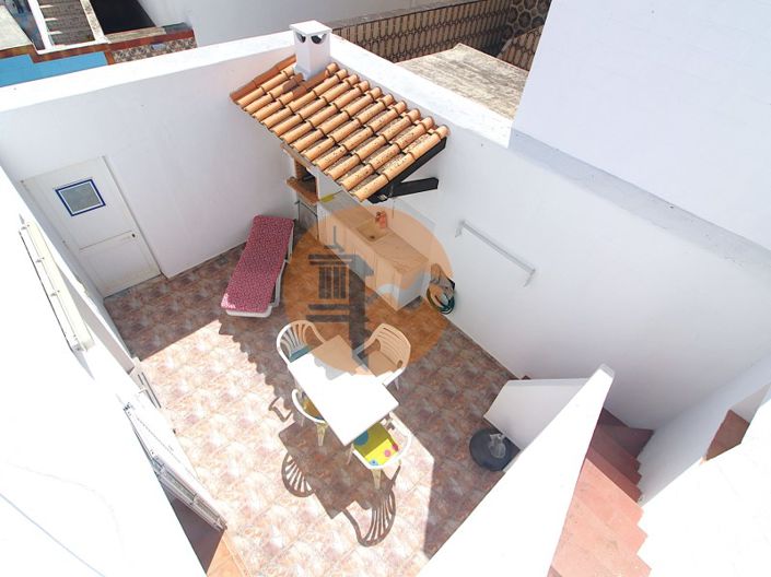 Image No.1-2 Bed House for sale