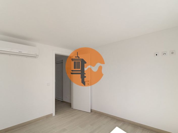 Image No.44-1 Bed Apartment for sale