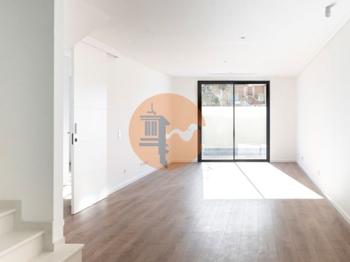 Image No.12-3 Bed House for sale