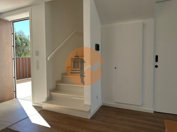 Image No.13-3 Bed House for sale