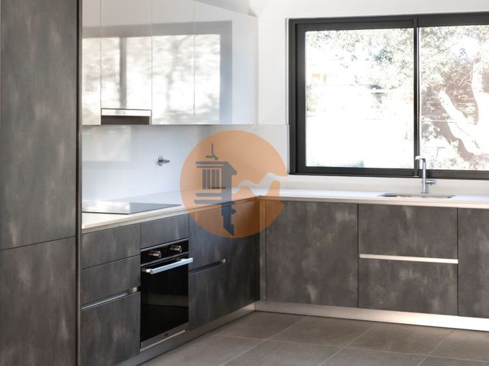 Image No.14-3 Bed House for sale