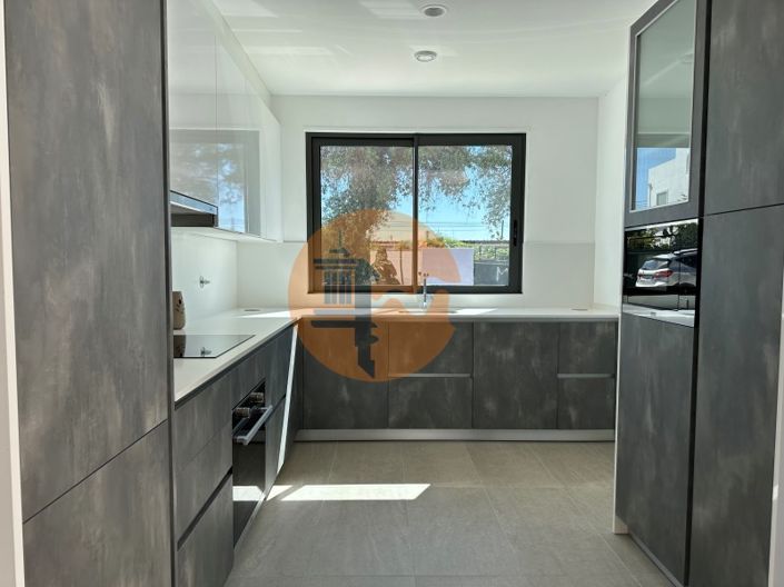 Image No.16-3 Bed House for sale