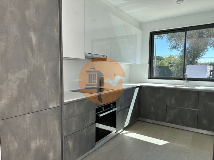 Image No.17-3 Bed House for sale