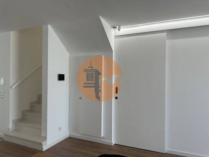 Image No.19-3 Bed House for sale