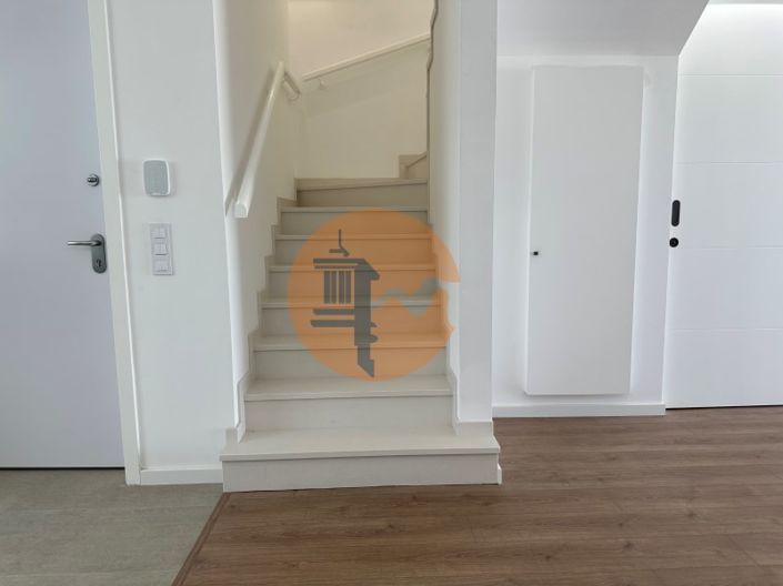 Image No.20-3 Bed House for sale