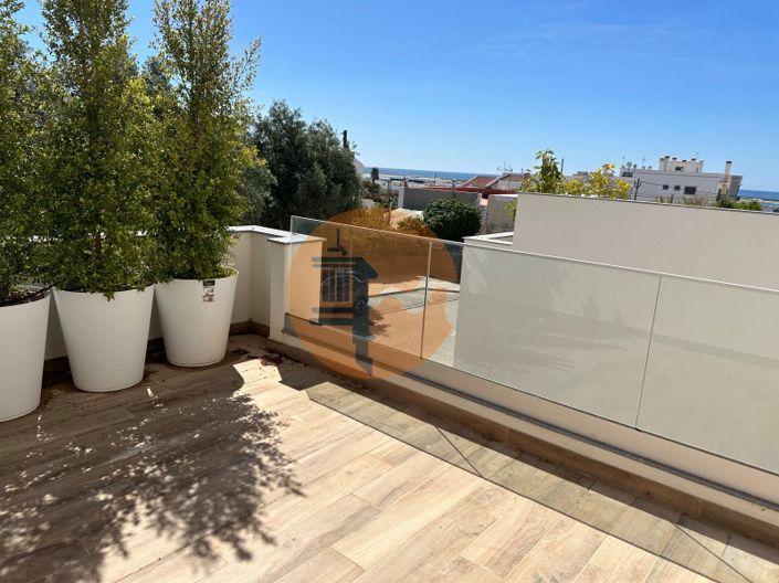 Image No.21-3 Bed House for sale