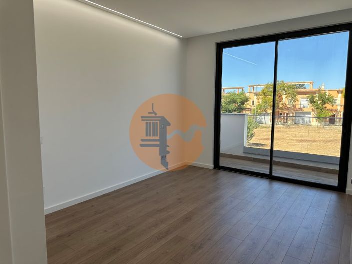 Image No.44-3 Bed House for sale