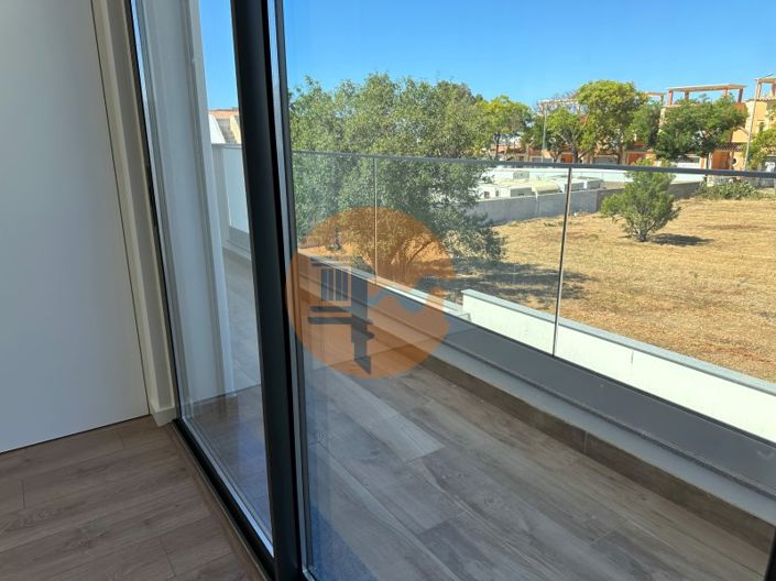 Image No.46-3 Bed House for sale