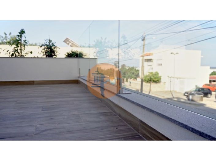 Image No.51-3 Bed House for sale