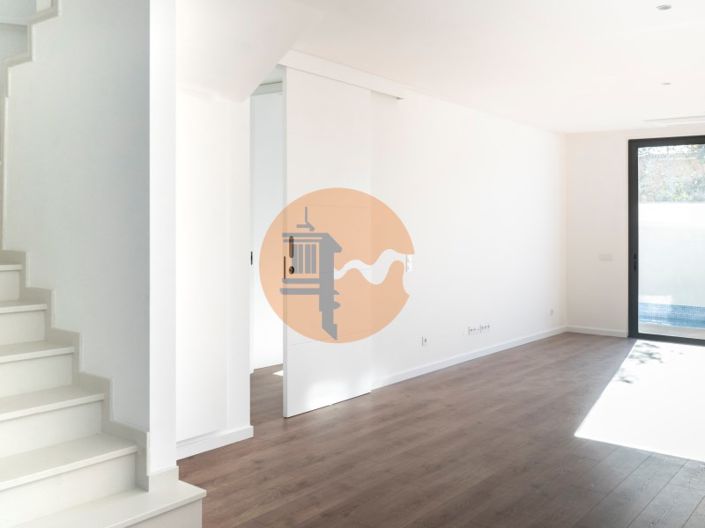 Image No.7-3 Bed House for sale