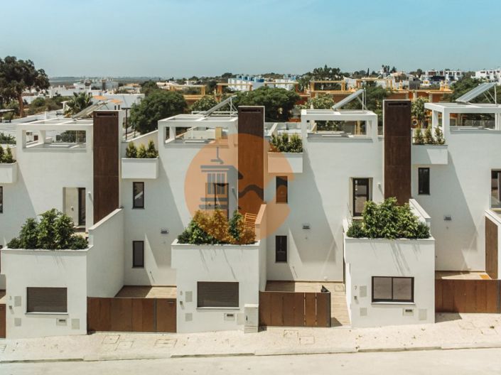 Image No.9-3 Bed House for sale