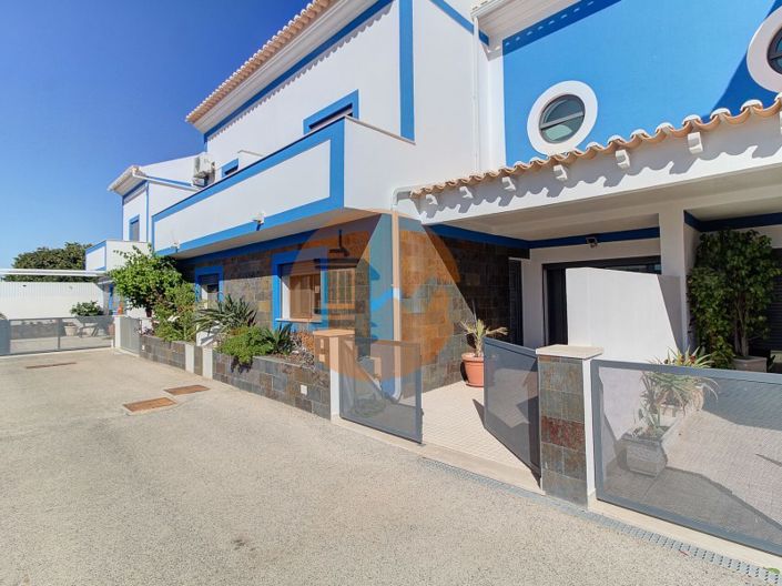 Image No.1-3 Bed House for sale