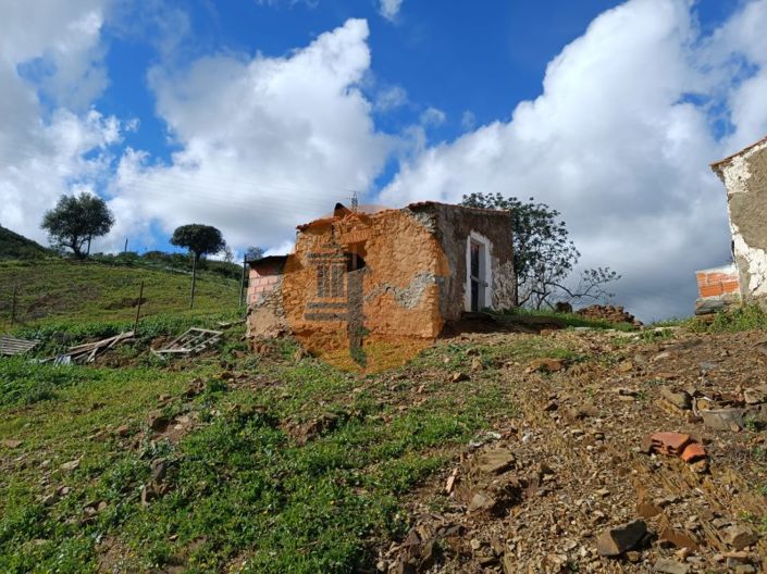 Image No.42-3 Bed Commercial for sale