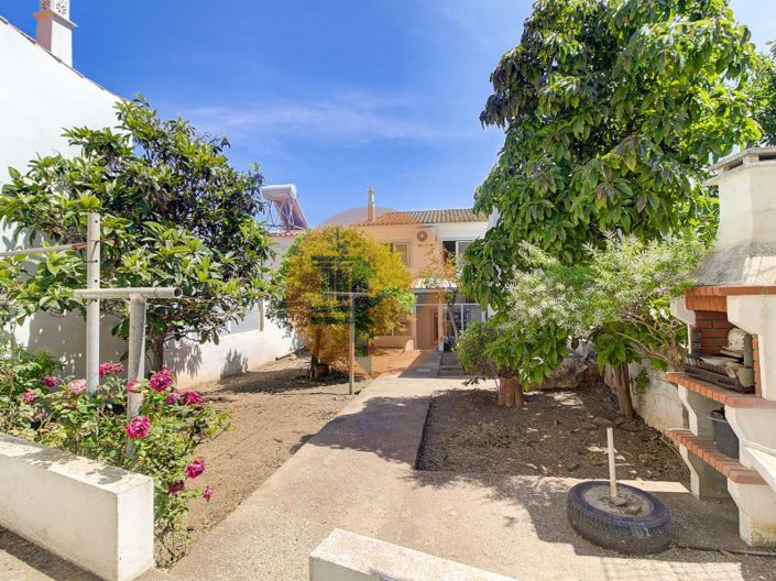 Image No.1-5 Bed House for sale