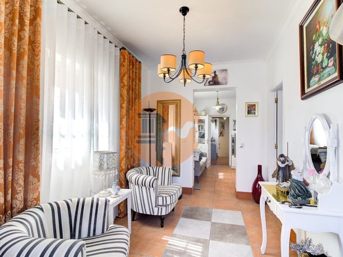 Image No.1-2 Bed House for sale