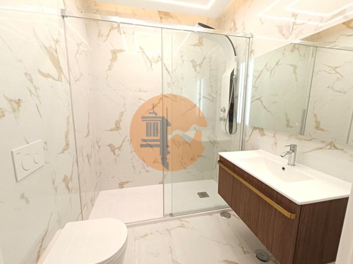 Image No.18-3 Bed Apartment for sale