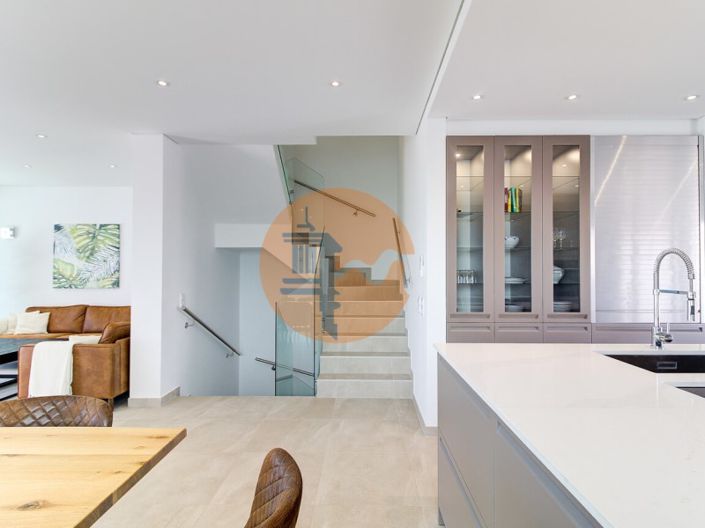 Image No.11-3 Bed House for sale