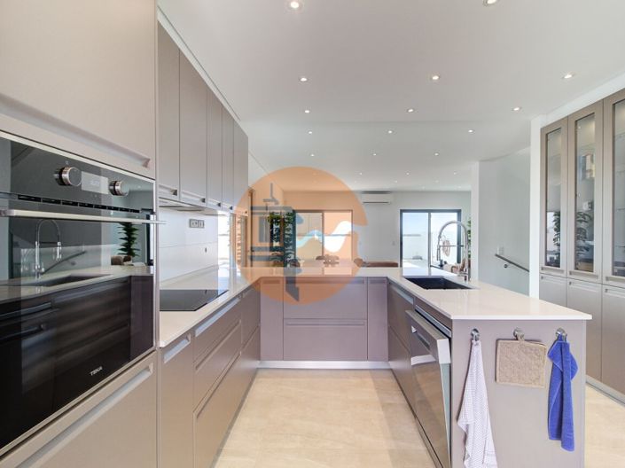 Image No.12-3 Bed House for sale