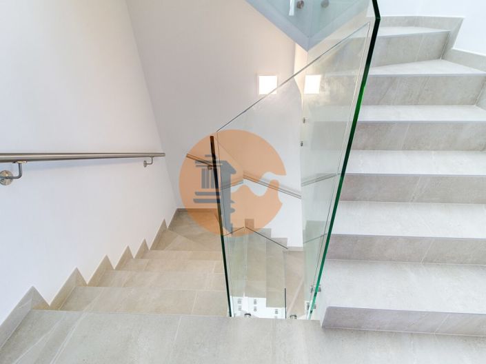 Image No.18-3 Bed House for sale