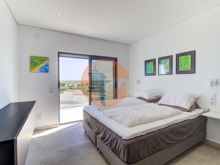 Image No.20-3 Bed House for sale