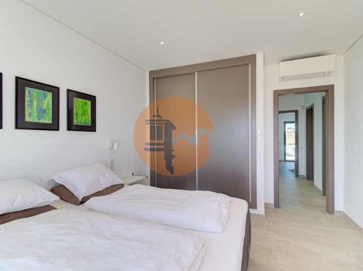 Image No.20-3 Bed House for sale