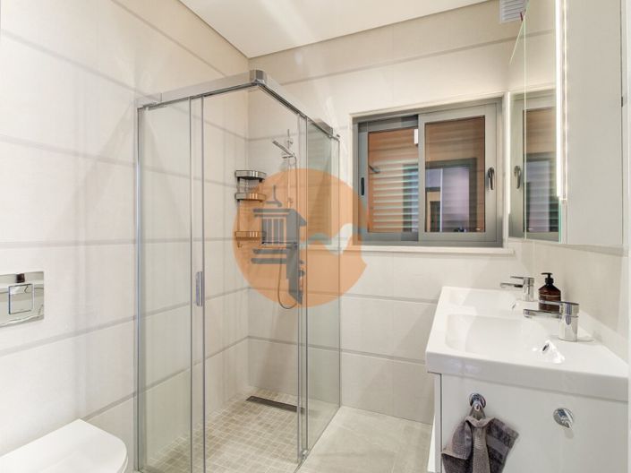 Image No.30-3 Bed House for sale